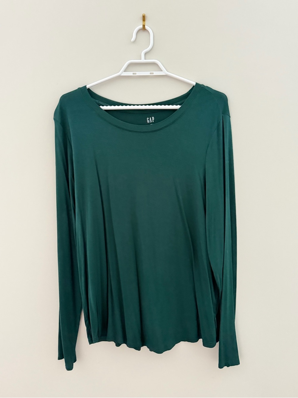 GAP Long Sleeve Crew Top in Forest Green